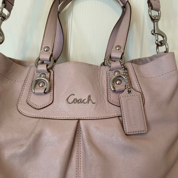 Mauve Leather Coach Handbag with removable shoulder strap - Picture 4 of 14